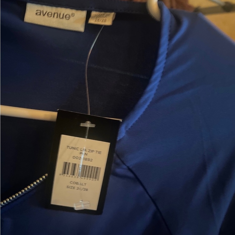 Avenue NWT blue top - Picture 3 of 3